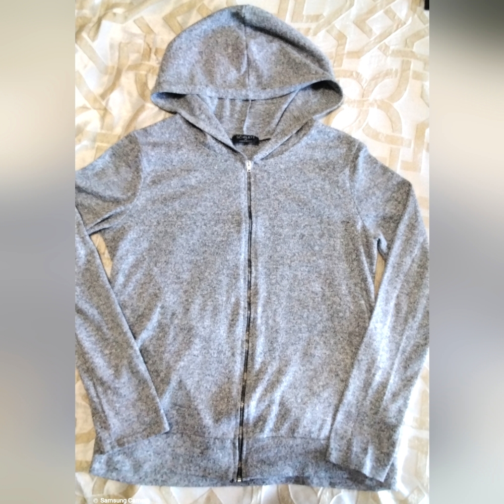 Ladies zippered front Hoody size med